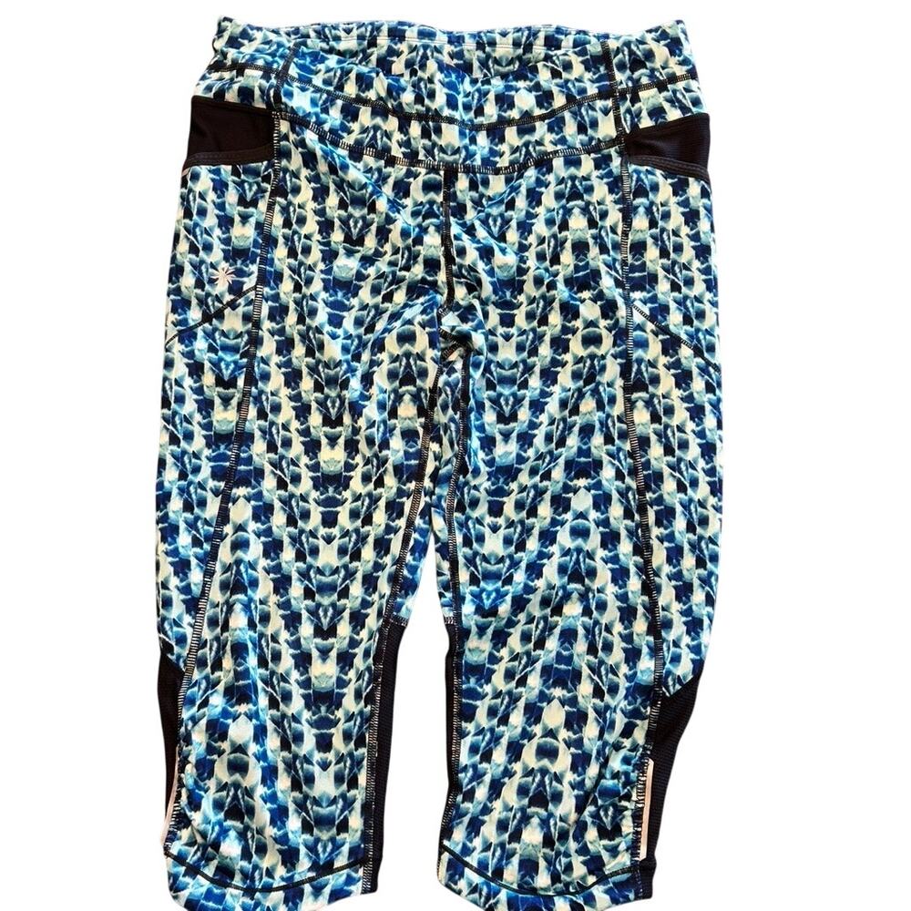Athleta Chaturanga Capri Leggings Medium Blue White Watercolor Geometric